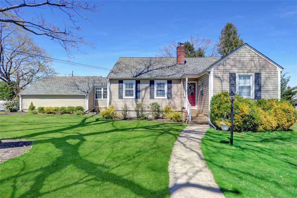 323 Montgomery Avenue, West Babylon, NY 11704