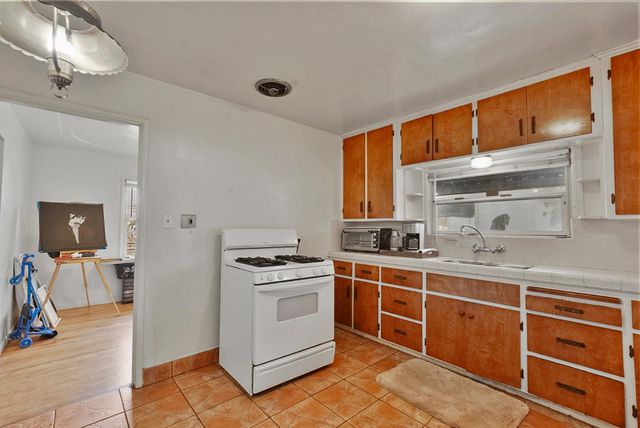 1768 Country Club Blvd, Stockton, CA 95204