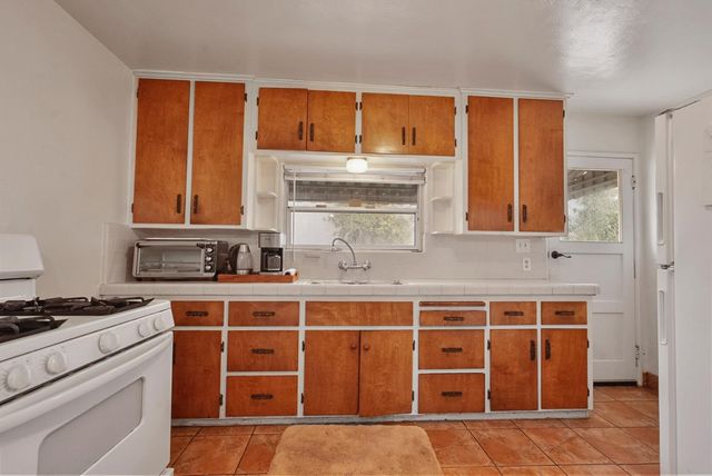 1768 Country Club Blvd, Stockton, CA 95204