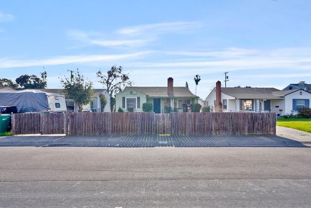 1768 Country Club Blvd, Stockton, CA 95204