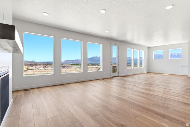 1208 W MAHOGANY ST, Saratoga Springs, UT 84045