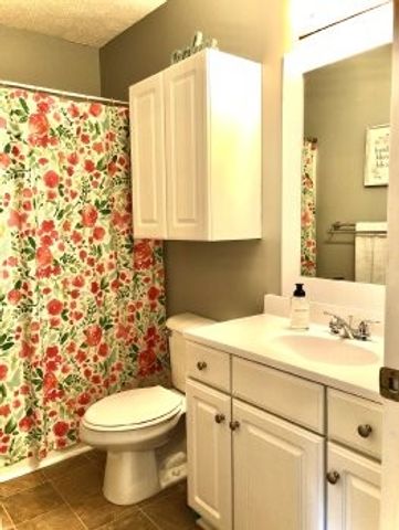 108 Edgehill Ln, Hendersonville, TN 37075