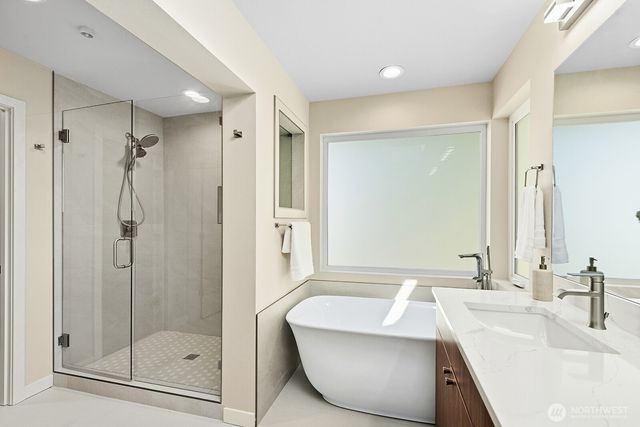 1072 205th Avenue NE, Sammamish, WA 98074