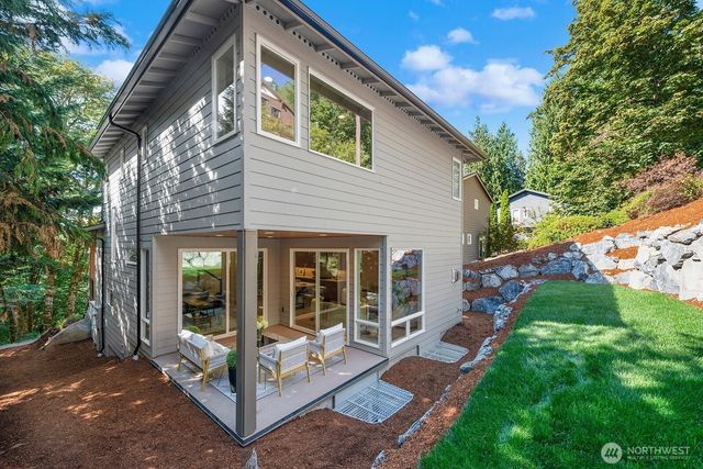 1072 205th Avenue NE, Sammamish, WA 98074