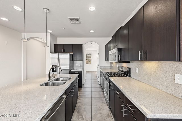 3275 E SPORTS Drive, Gilbert, AZ 85298