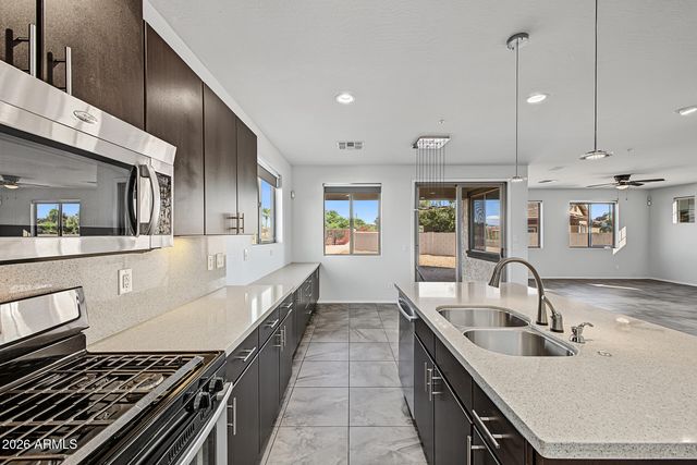 3275 E SPORTS Drive, Gilbert, AZ 85298