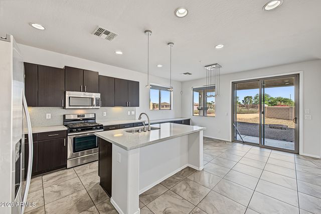 3275 E SPORTS Drive, Gilbert, AZ 85298