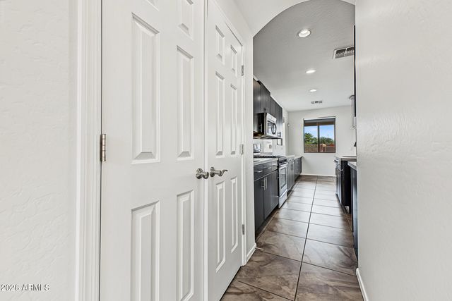 3275 E SPORTS Drive, Gilbert, AZ 85298