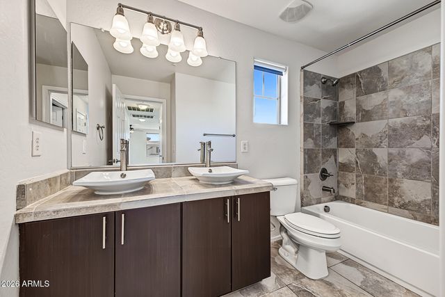 3275 E SPORTS Drive, Gilbert, AZ 85298