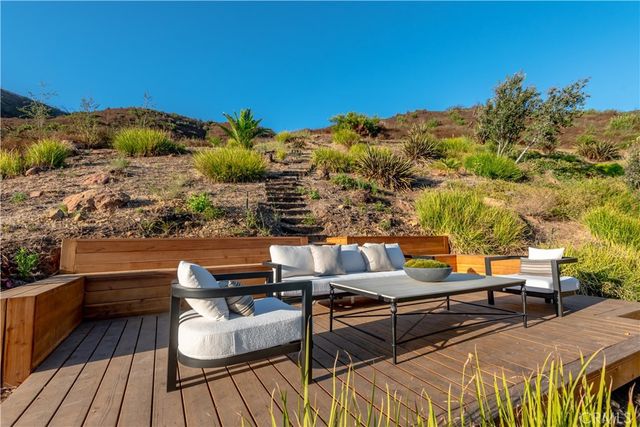 1502 Bienveneda, Pacific Palisades, CA 90272