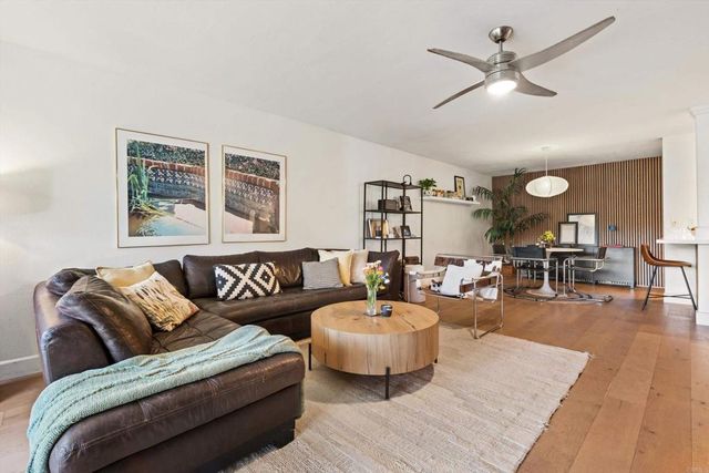 2607 Pirineos Way 103, Carlsbad, CA 92009