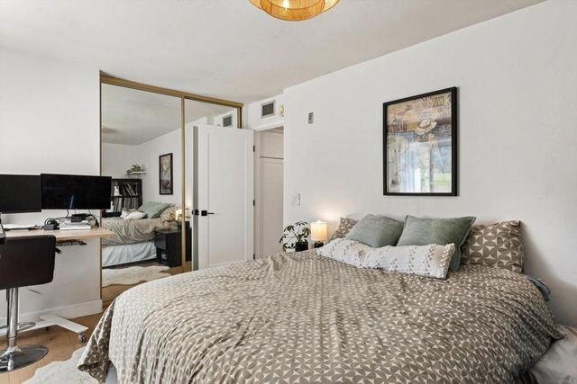 2607 Pirineos Way 103, Carlsbad, CA 92009