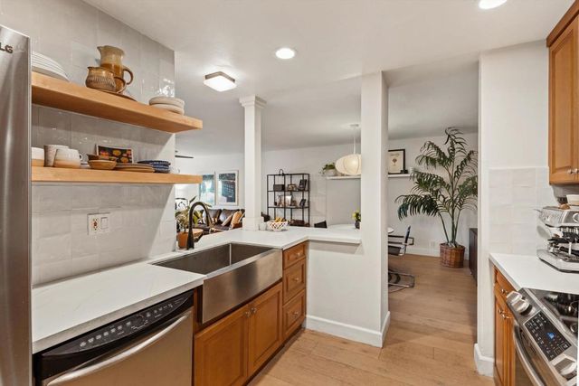2607 Pirineos Way 103, Carlsbad, CA 92009