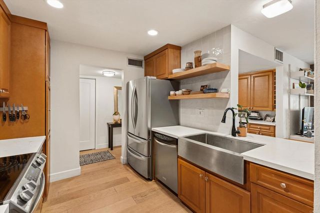 2607 Pirineos Way 103, Carlsbad, CA 92009