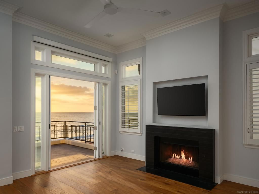 6911 Neptune Pl, La Jolla, CA 92037 — exterior