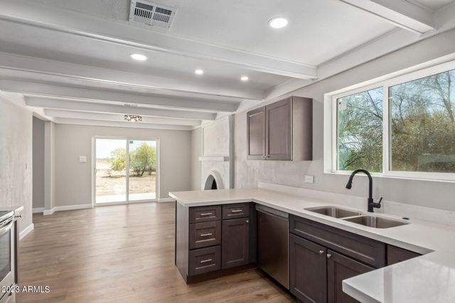 7525 W Lake Erie Drive, Casa Grande, AZ 85194