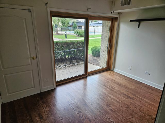 10723 5th Ave Cut Off Avenue 103, Countryside, IL 60525
