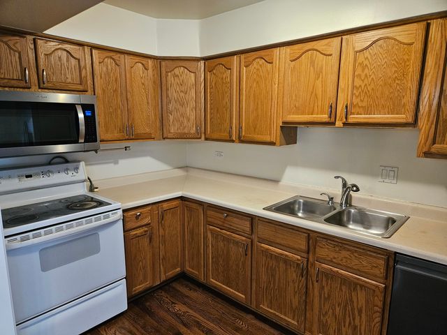 10723 5th Ave Cut Off Avenue 103, Countryside, IL 60525