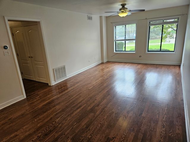 10723 5th Ave Cut Off Avenue 103, Countryside, IL 60525