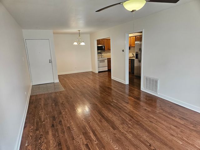 10723 5th Ave Cut Off Avenue 103, Countryside, IL 60525