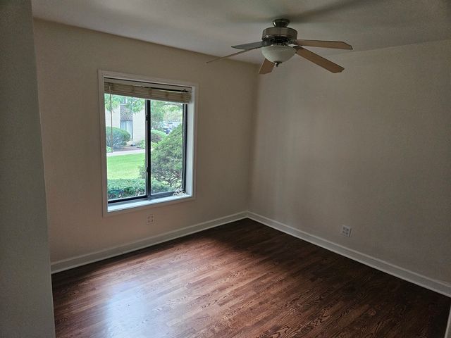 10723 5th Ave Cut Off Avenue 103, Countryside, IL 60525
