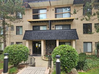 10723 5th Ave Cut Off Avenue 103, Countryside, IL 60525
