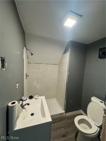 2201 E 86th Street, Cleveland, OH 44106