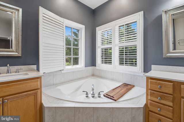11701 TOWN GREEN RD, Bristow, VA 20136