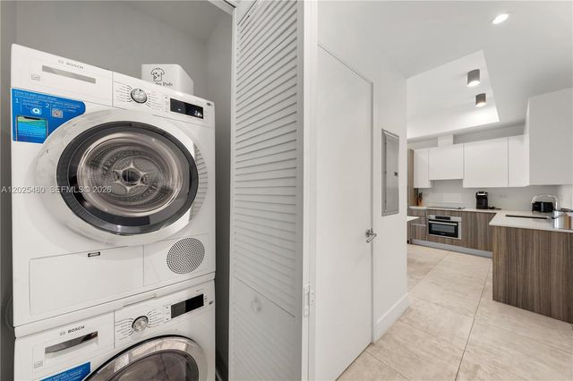 239 SW 9th St 1202, Miami, FL 33130