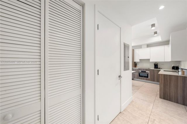 239 SW 9th St 1202, Miami, FL 33130