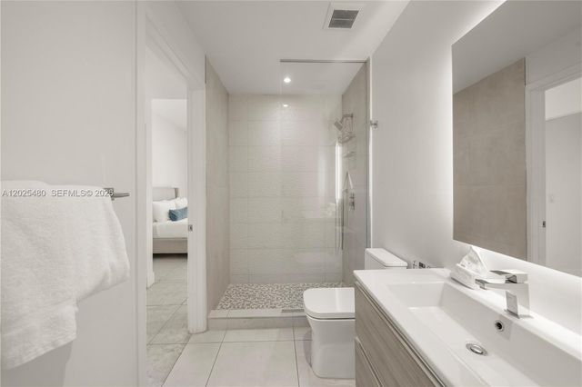 239 SW 9th St 1202, Miami, FL 33130