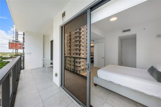 239 SW 9th St 1202, Miami, FL 33130