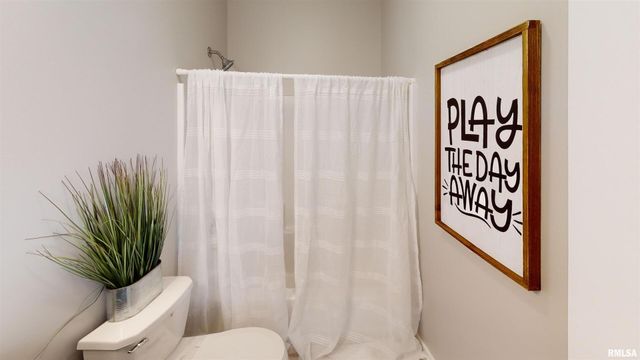 1719 S 5TH Street, Eldridge, IA 52748