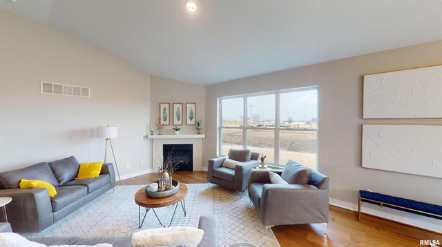 1719 S 5TH Street, Eldridge, IA 52748