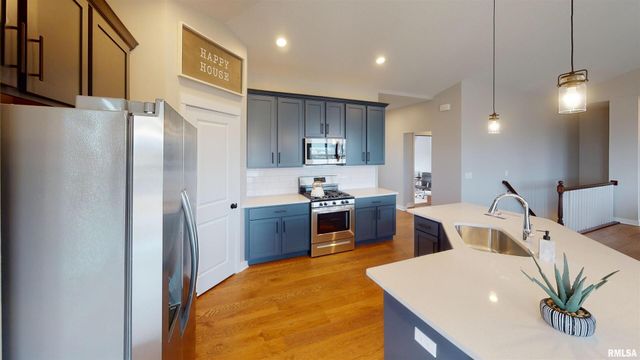 1719 S 5TH Street, Eldridge, IA 52748