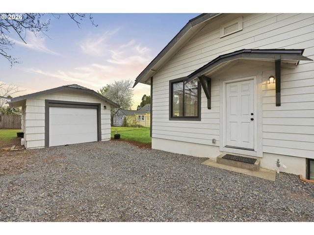 5219 Se KNAPP St, Portland, OR 97206