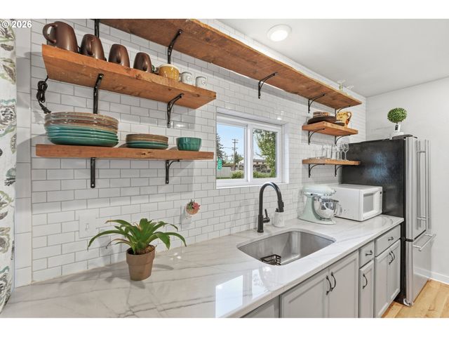 5219 Se KNAPP St, Portland, OR 97206