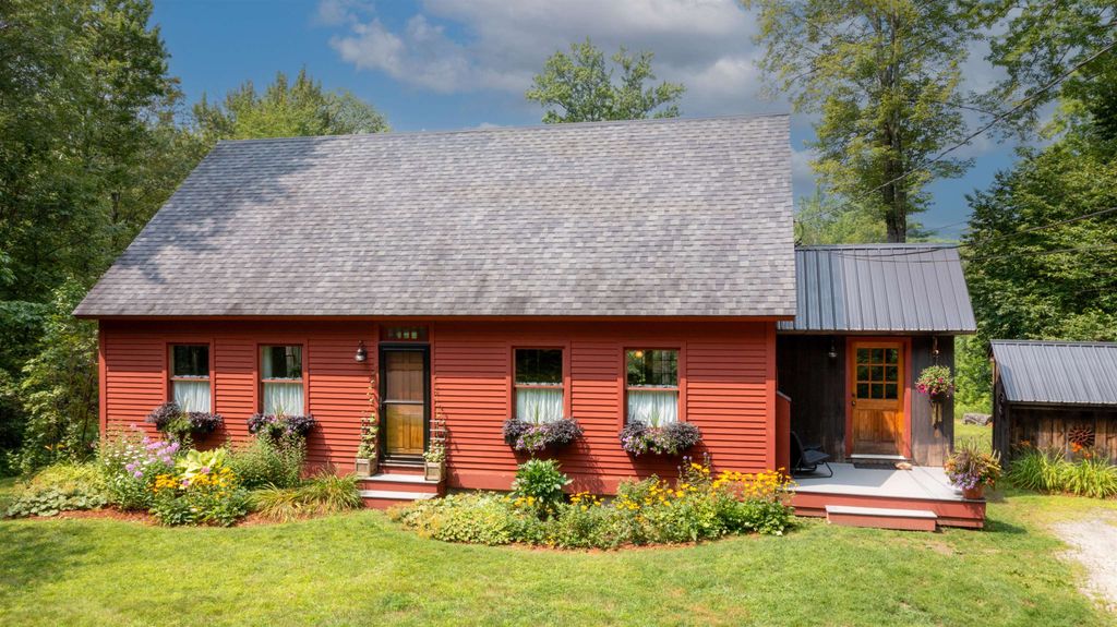 93 Mountain Ridge Road, Peru, VT 05215