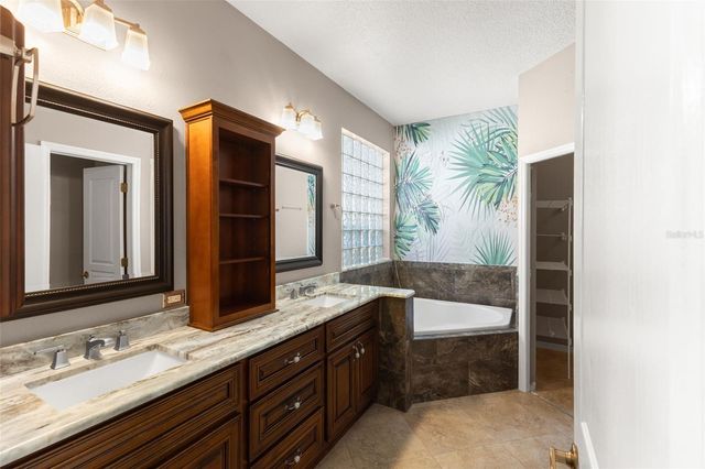 18952 MAISONS DRIVE, Lutz, FL 33558