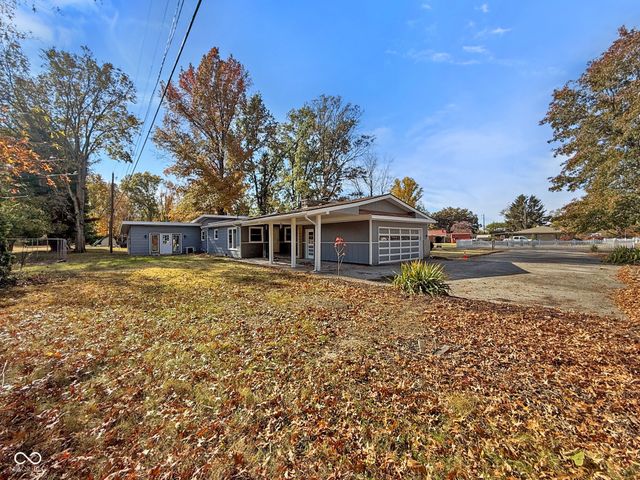 1208 Elizabeth Lane, Terre Haute, IN 47802