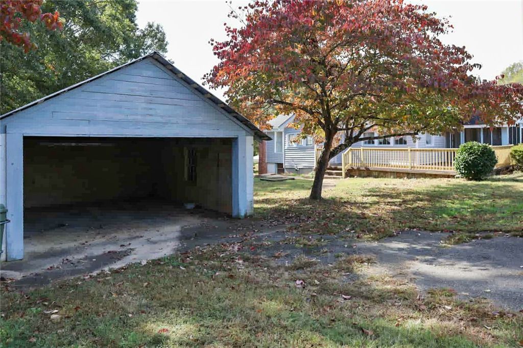 820 Gaines Street, Central, SC 29630