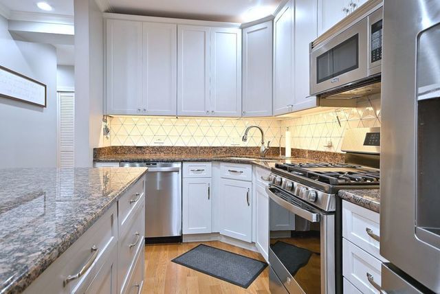 3338 N DAMEN Avenue 1, Chicago, IL 60618