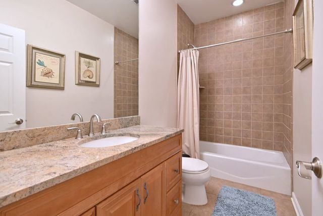 3338 N DAMEN Avenue 1, Chicago, IL 60618