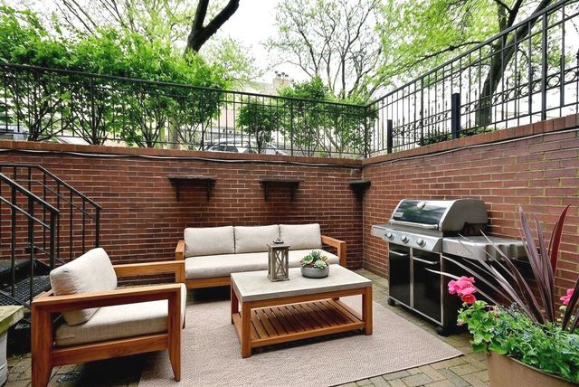 3338 N DAMEN Avenue 1, Chicago, IL 60618