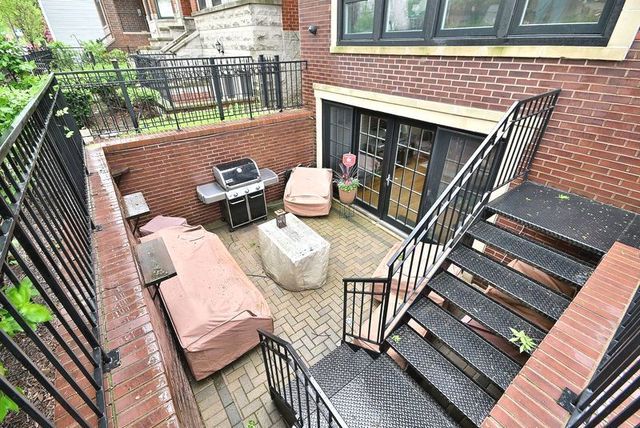 3338 N DAMEN Avenue 1, Chicago, IL 60618