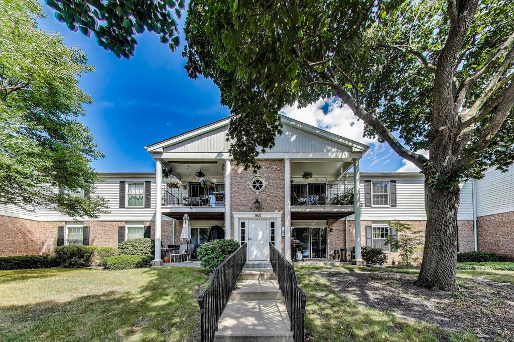 963 Golf Course Road 3, Crystal Lake, IL 60014