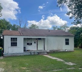 527 E Yeagua Street, Groesbeck, TX 76642