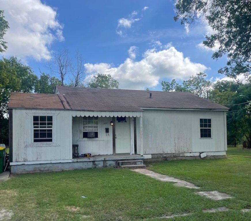 527 E Yeagua Street, Groesbeck, TX 76642