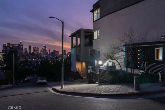 1025 White Knoll, Los Angeles, CA 90012