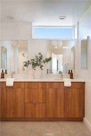 1025 White Knoll, Los Angeles, CA 90012